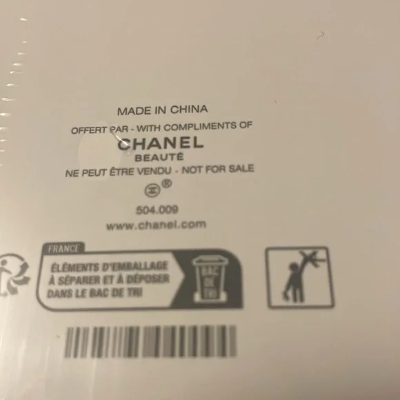 CHANEL Black and Gold Accessory Set - Picture 14 of 16